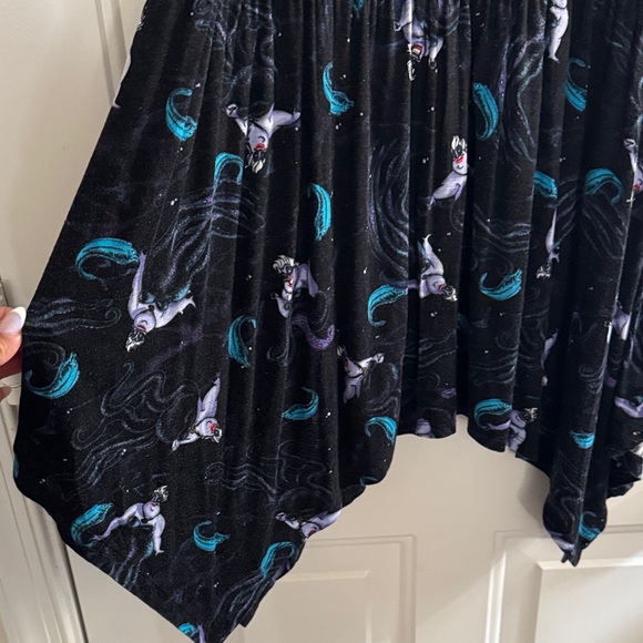 TORRID Disney Ursula Shark Bite Sleeveless shirt - Picture 5 of 7